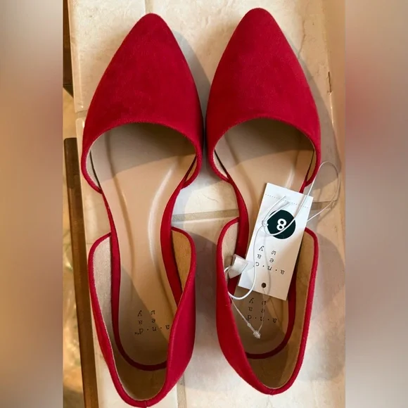 Elegant Red Women's Shoes - Picture 2 of 3